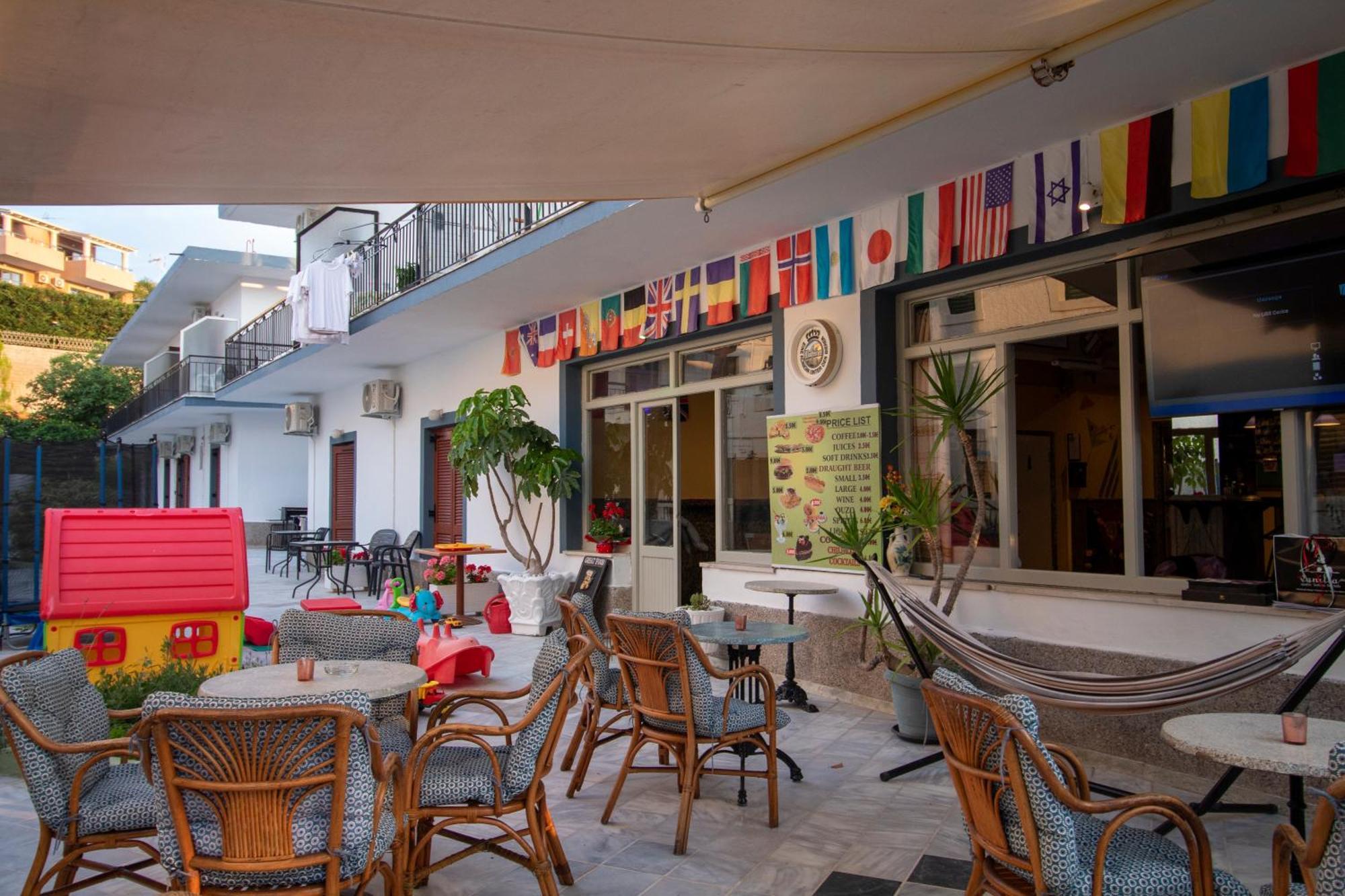 Harry'S Bar & Apartments 1 Acharavi  Bagian luar foto