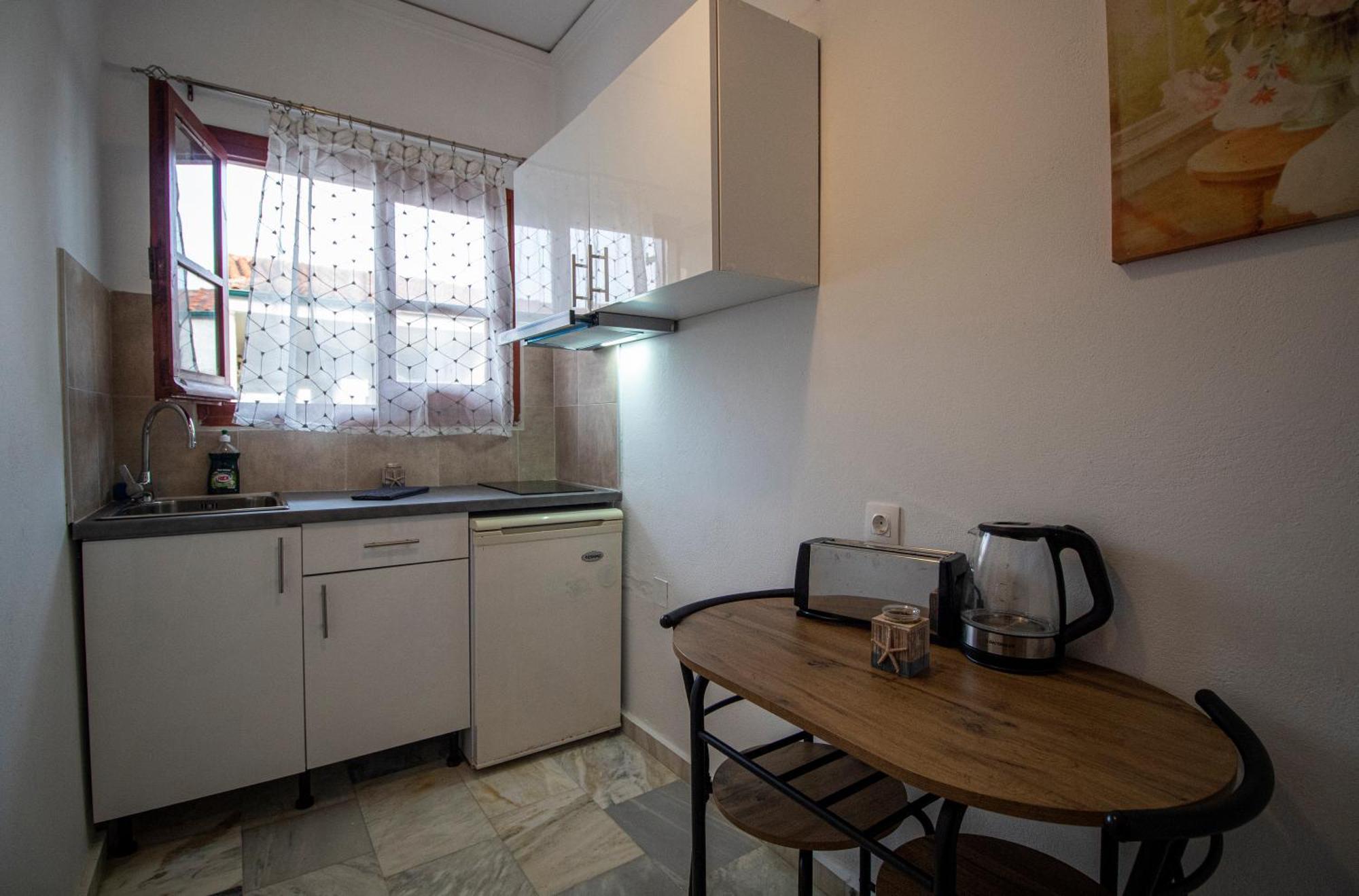 Harry'S Bar & Apartments 1 Acharavi  Bagian luar foto