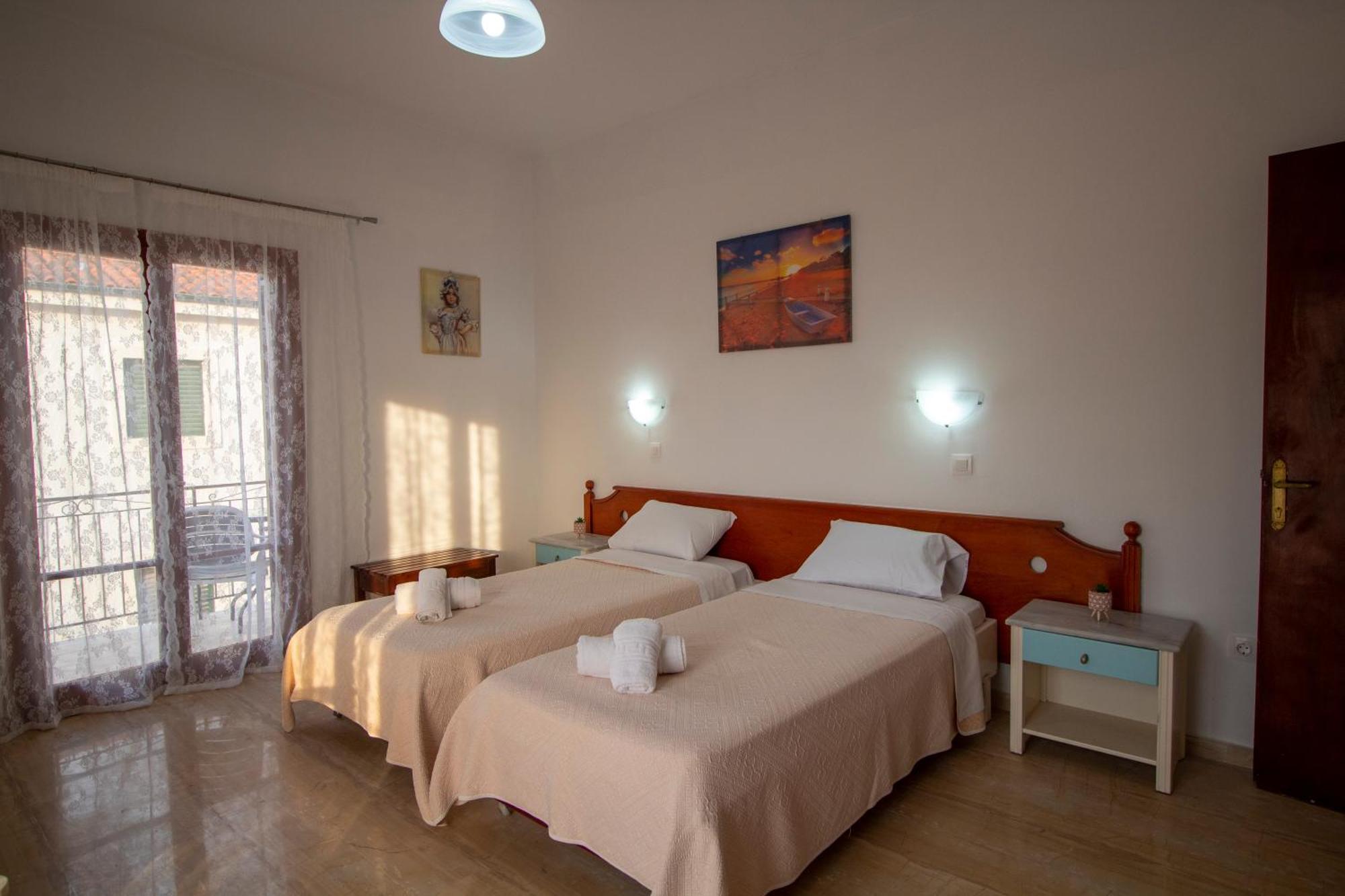 Harry'S Bar & Apartments 1 Acharavi  Bagian luar foto